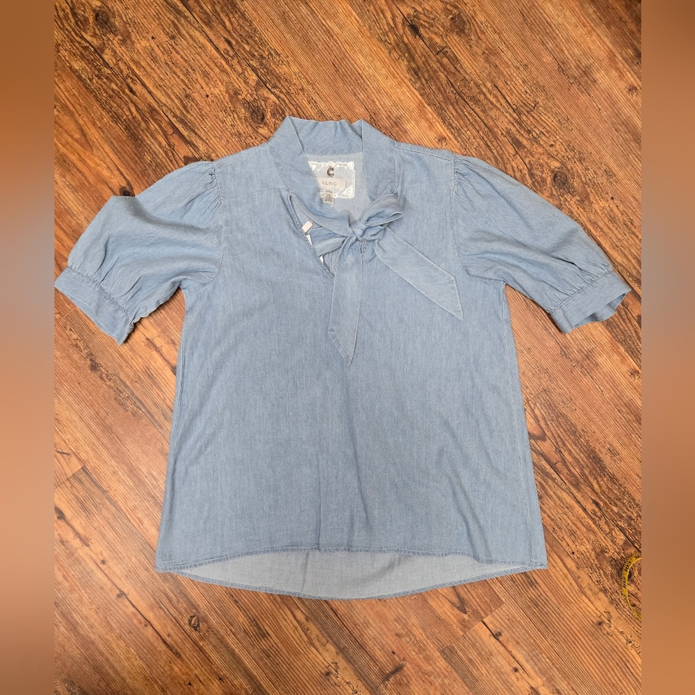 Shirt S/M chambray nwt Cupio puff shoulder tie cute prep faded blue